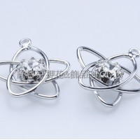 晶鑽曲線花朵-連接墜飾正白