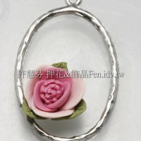 桃色玫瑰橢圓連接墜飾