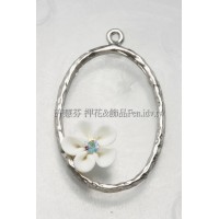 白色五瓣花橢圓連接墜飾