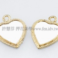 立體珠光花邊金色心形墜飾18*23mm-2個
