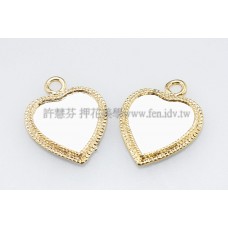 立體珠光花邊金色心形墜飾18*23mm-2個