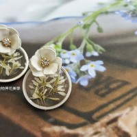 白雪-灌膠押花植物耳環