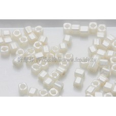 1.5mm方管日本珠-不透明亮彩米白色-5g