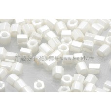 3mm方管日本珠-亮彩米白色-10g