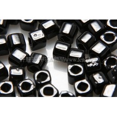 3mm方管日本珠黑色--10g