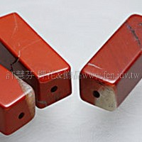 958 紅磚石-長方柱珠- 9*20mm -2個