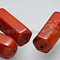 956 紅磚石-長方柱切角珠-  9*20mm -2個 